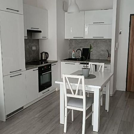 Apartment Z Ogrodkiem Na Warszawskiej Woli Warschau Buitenkant foto