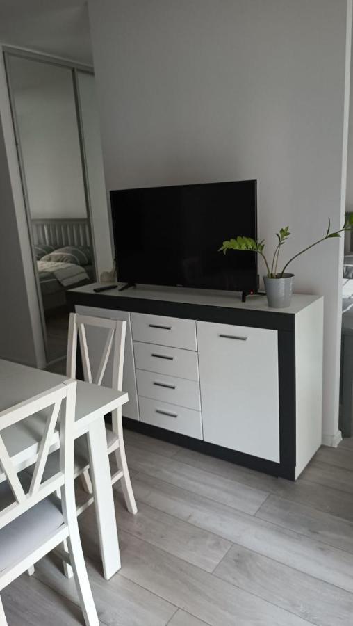 Apartment Z Ogrodkiem Na Warszawskiej Woli Warschau Buitenkant foto