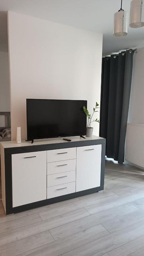 Apartment Z Ogrodkiem Na Warszawskiej Woli Warschau Buitenkant foto
