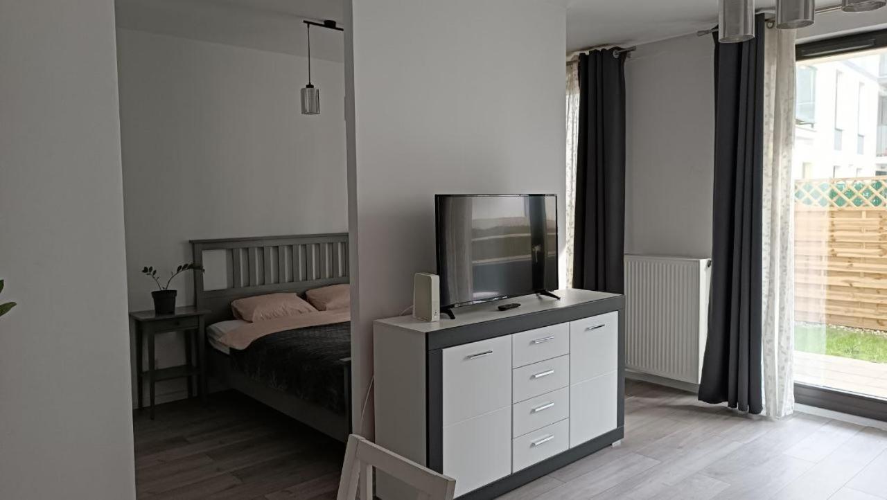 Apartment Z Ogrodkiem Na Warszawskiej Woli Warschau Buitenkant foto