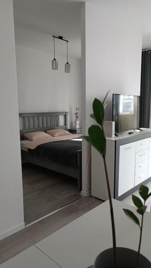 Apartment Z Ogrodkiem Na Warszawskiej Woli Warschau Buitenkant foto
