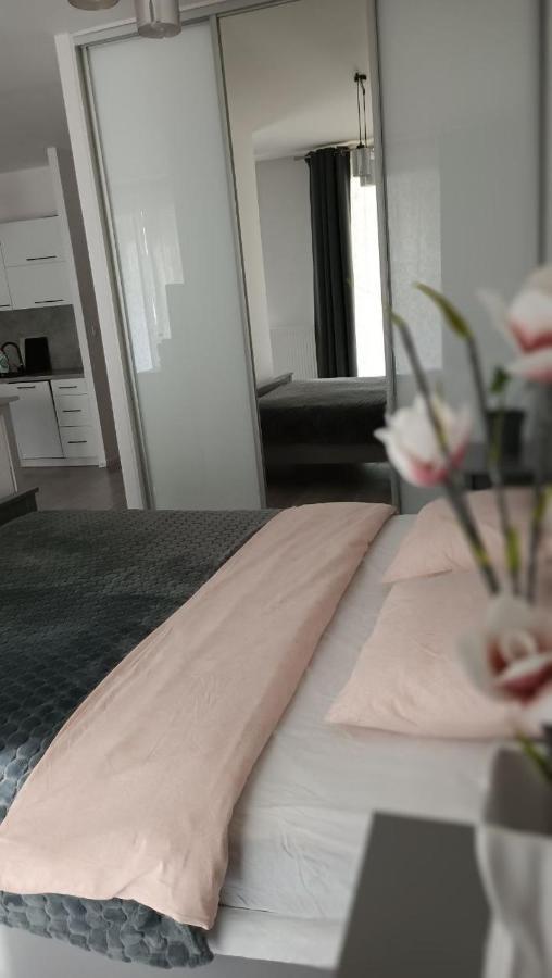 Apartment Z Ogrodkiem Na Warszawskiej Woli Warschau Buitenkant foto