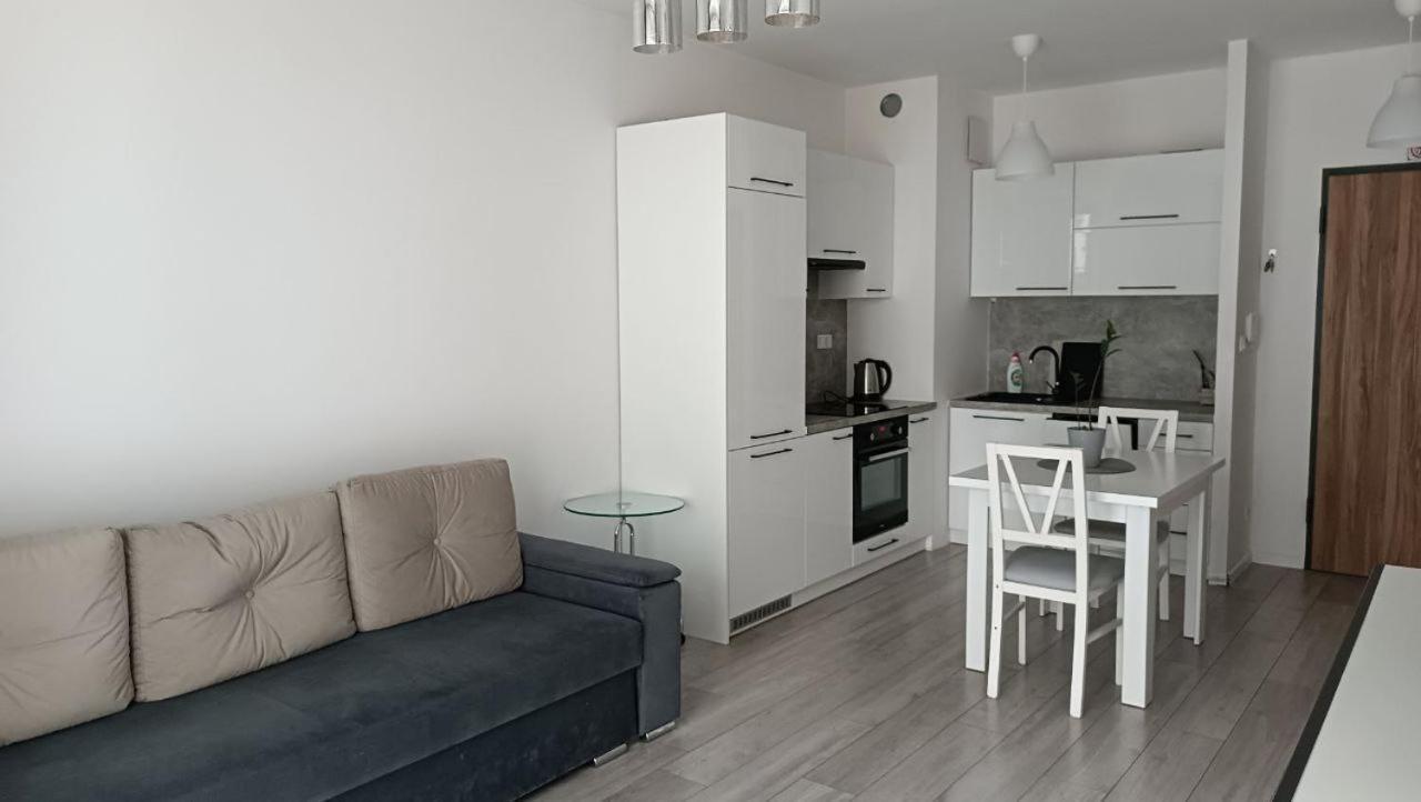 Apartment Z Ogrodkiem Na Warszawskiej Woli Warschau Buitenkant foto