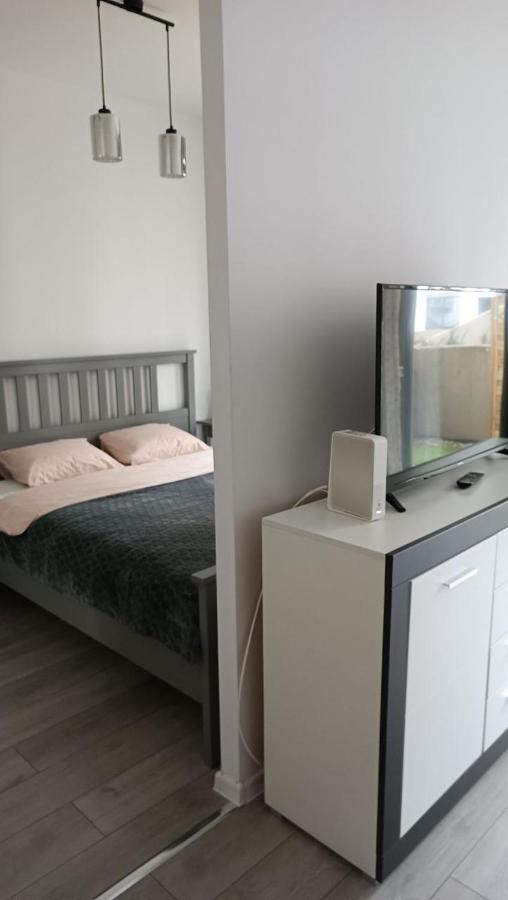 Apartment Z Ogrodkiem Na Warszawskiej Woli Warschau Buitenkant foto