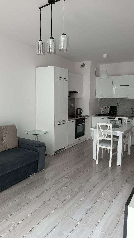 Apartment Z Ogrodkiem Na Warszawskiej Woli Warschau Buitenkant foto