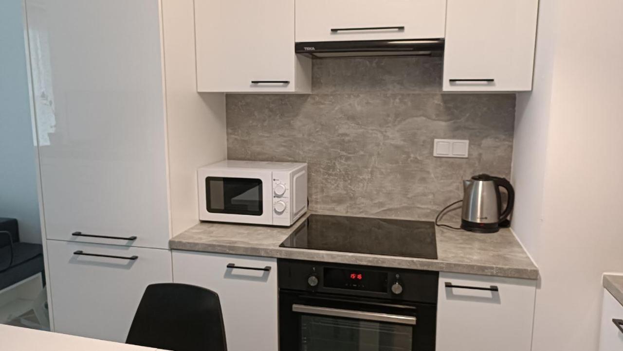 Apartment Z Ogrodkiem Na Warszawskiej Woli Warschau Buitenkant foto