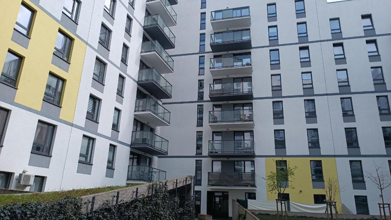 Apartment Z Ogrodkiem Na Warszawskiej Woli Warschau Buitenkant foto